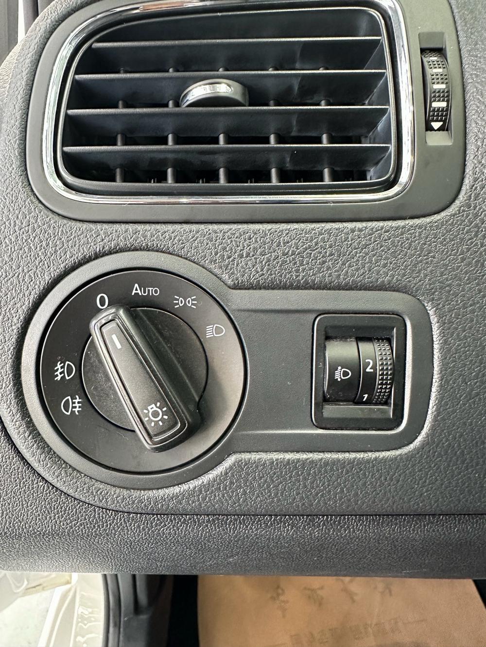 Volkswagen Polo 2016 car image #12