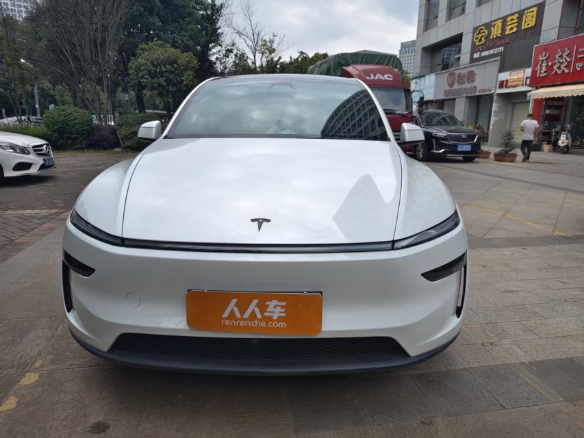 Tesla Model Y L 2025 car image #2