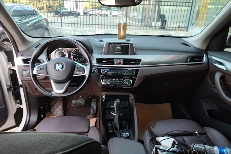 BMW X1 2019 car image #10