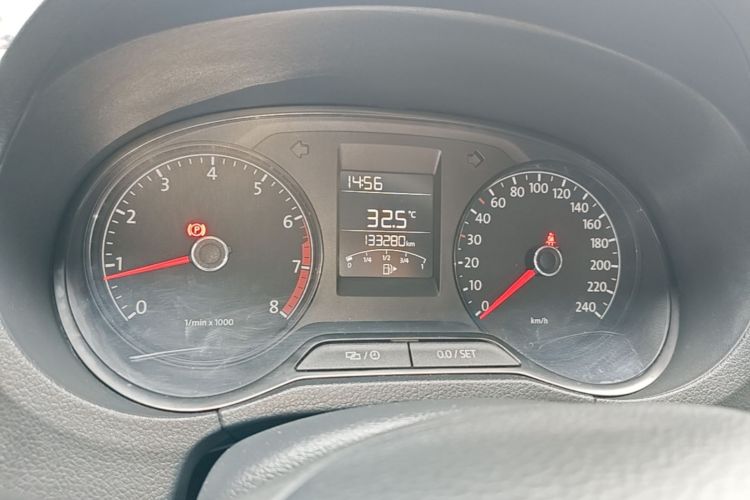 Volkswagen Polo 2016 car image #12
