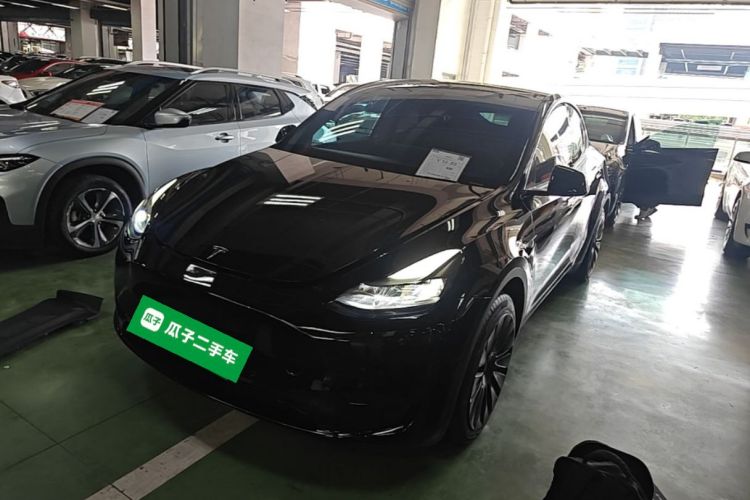 Tesla Model Y 2023 car image #2