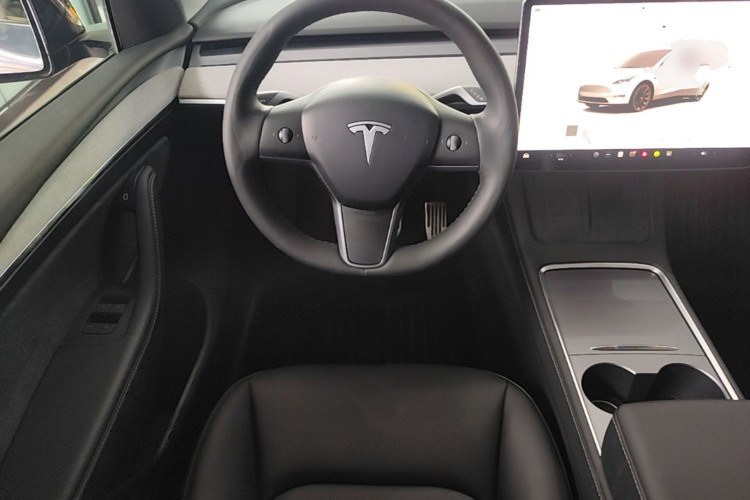 Tesla Model Y 2024 car image #11