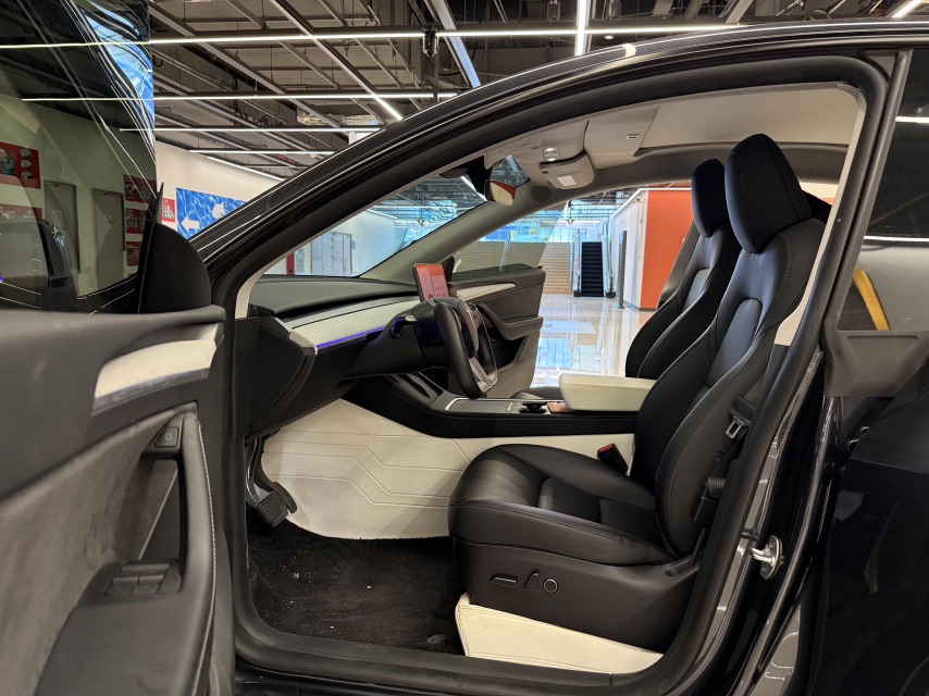 Tesla Model Y 2024 immagine di auto #7