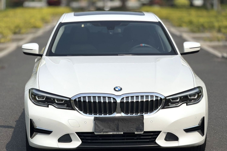 BMW 3 Series 2019 #3 BMW 3 Series 2019 car image #3