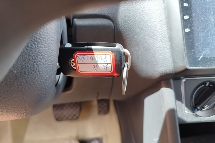 Volkswagen Polo 2016 car image #9