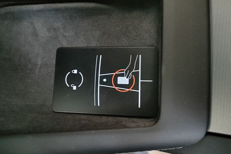 Tesla Model 3 2023 immagine di auto #9