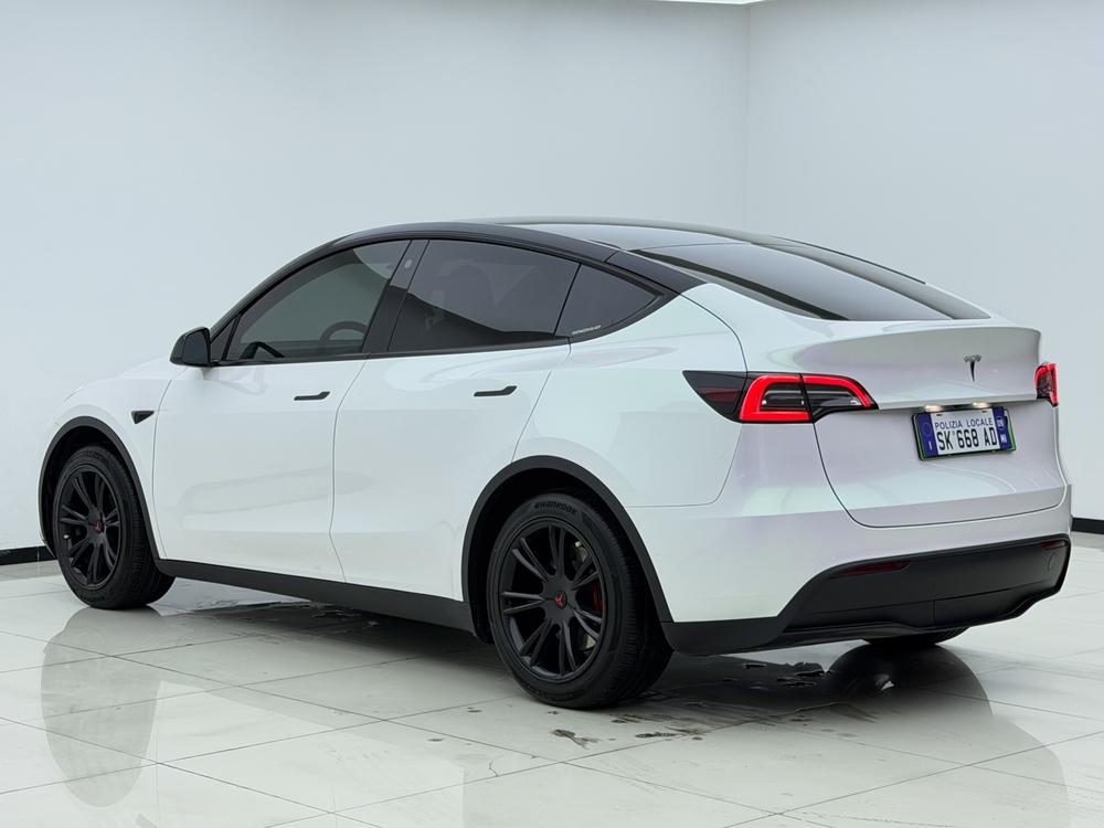 Tesla Model Y 2022 #4 Tesla Model Y 2022 car image #4