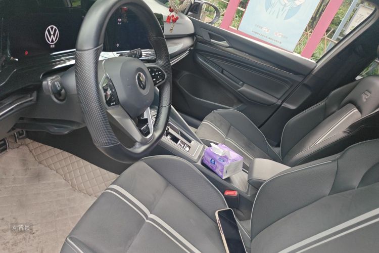 Volkswagen Golf 2021 car image #17