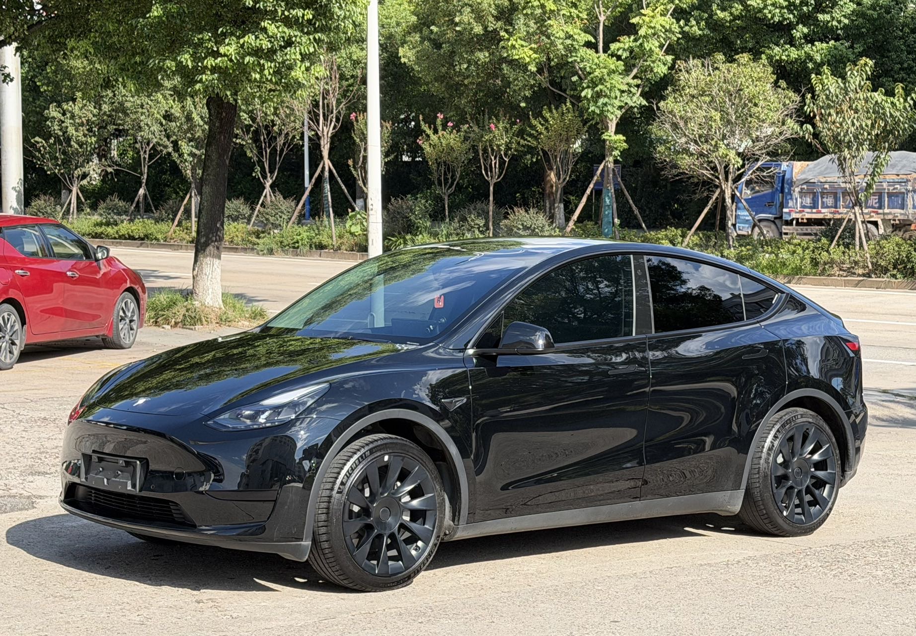 Tesla Model Y 2023 car image 