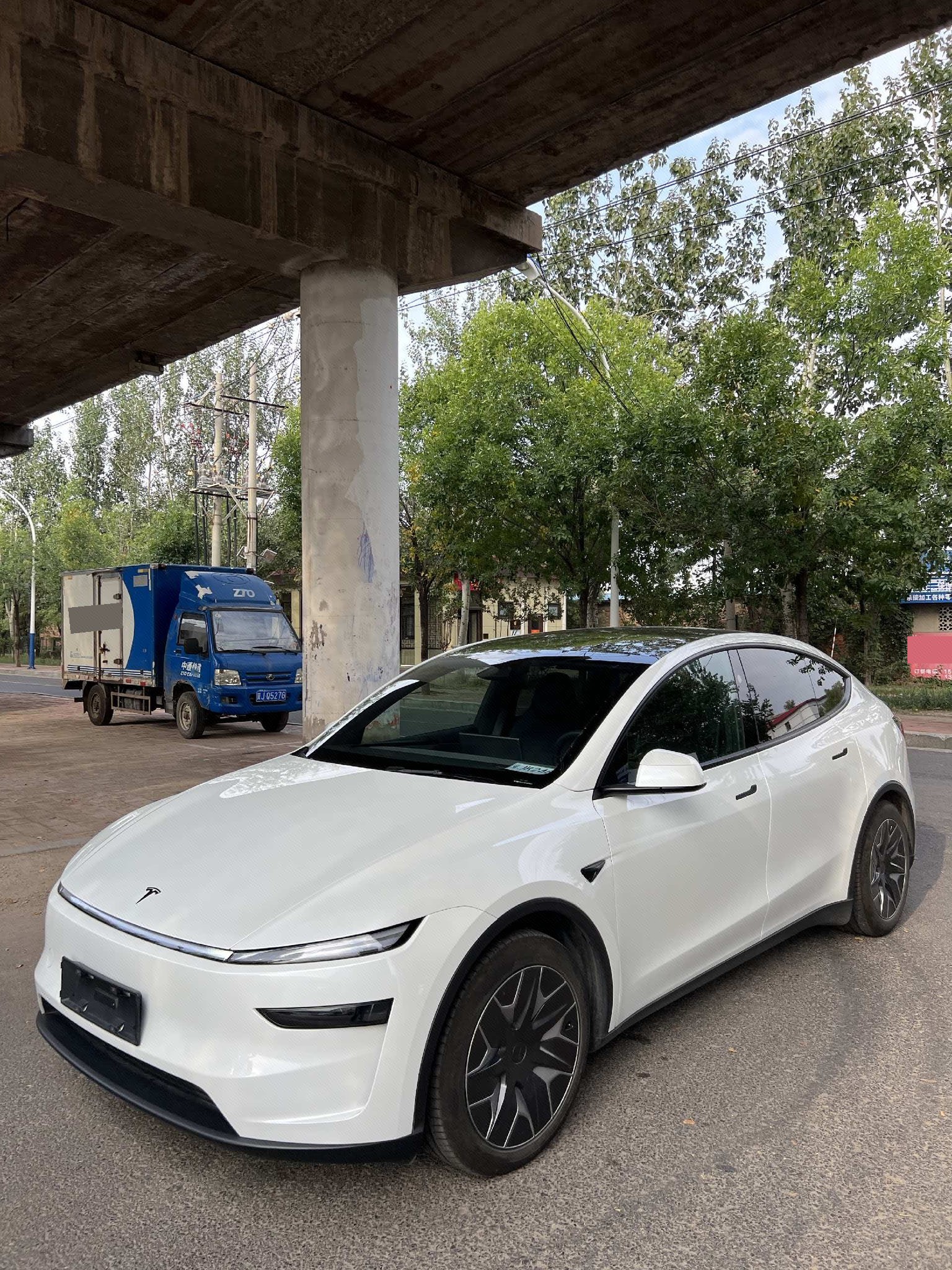 Tesla Model Y L 2025 Tesla Model Y L 2025 immagine di auto