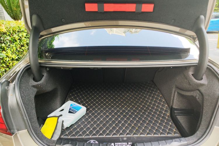 BMW 3 Series 2018 imagen de coche #21