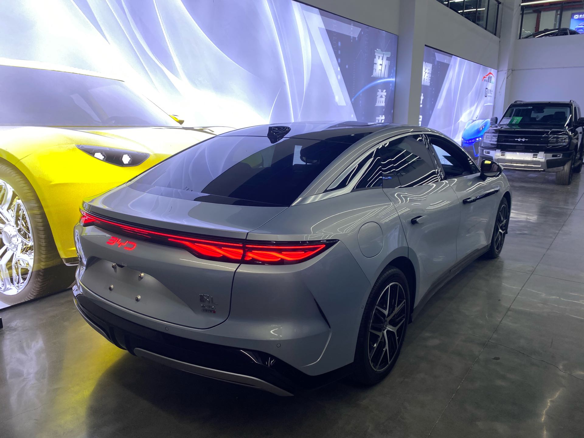 BYD HanL 2025 immagine di auto #3