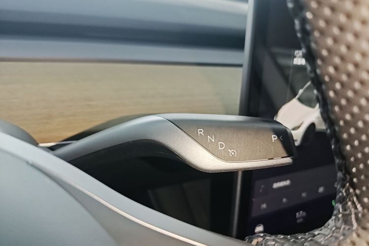 Tesla Model Y 2021 #14 Tesla Model Y 2021 car image #14