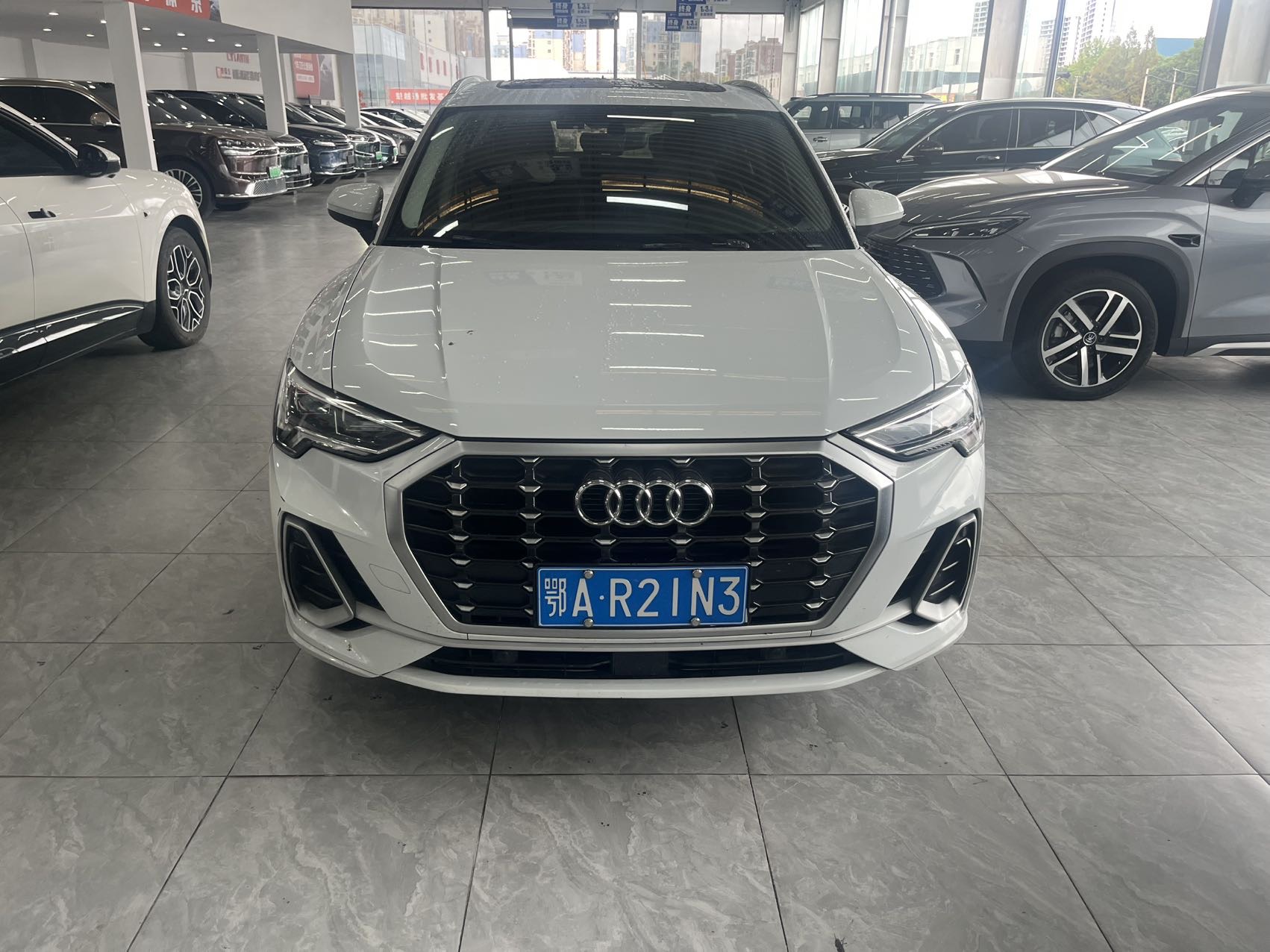 Audi Q3 2022 car image #2