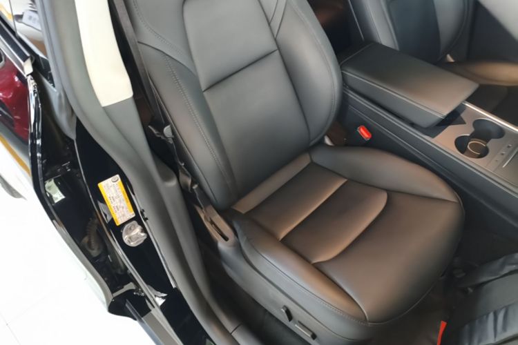 Tesla Model Y 2021 car image #24