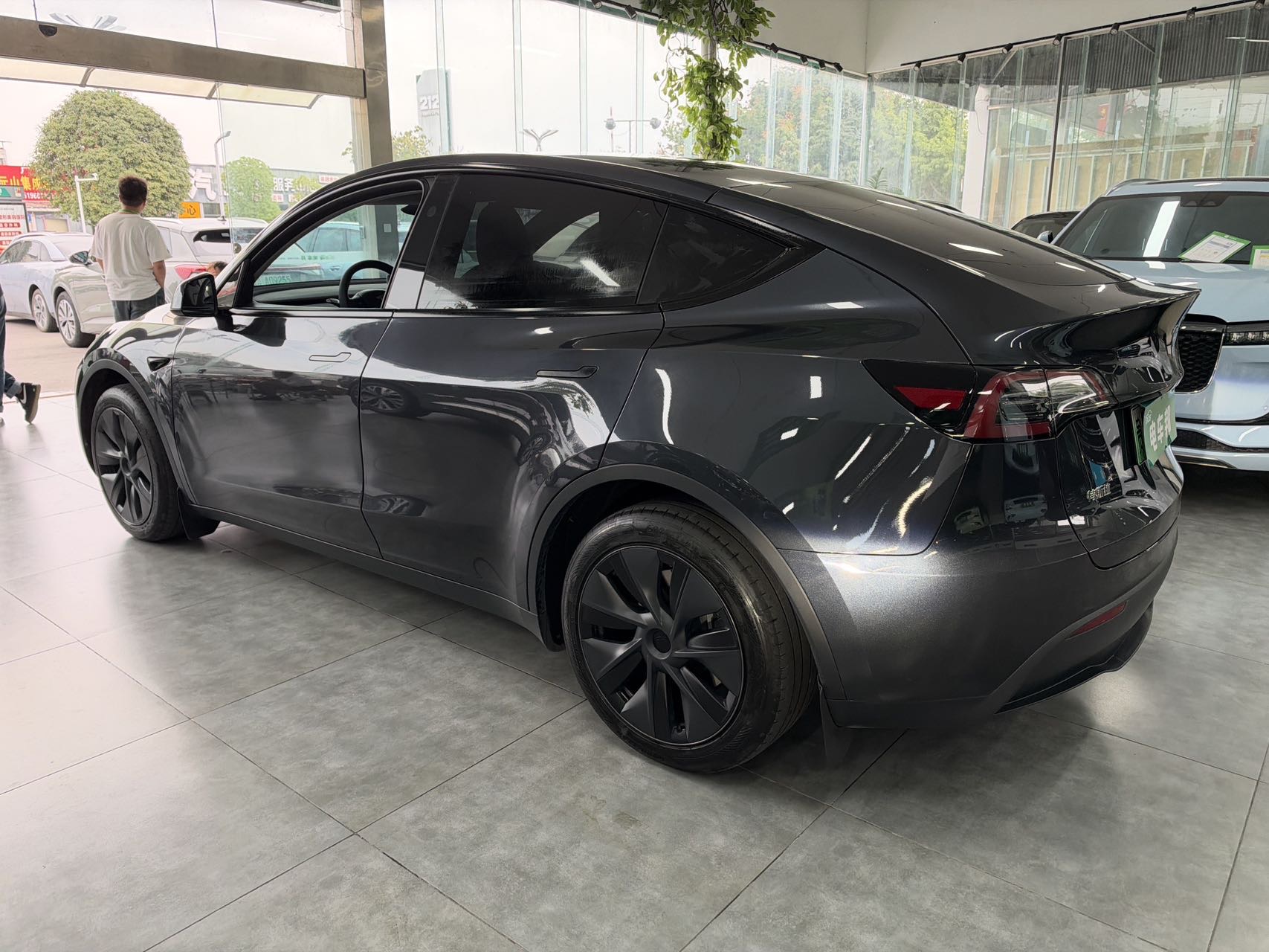 Tesla Model Y 2024 car image #9