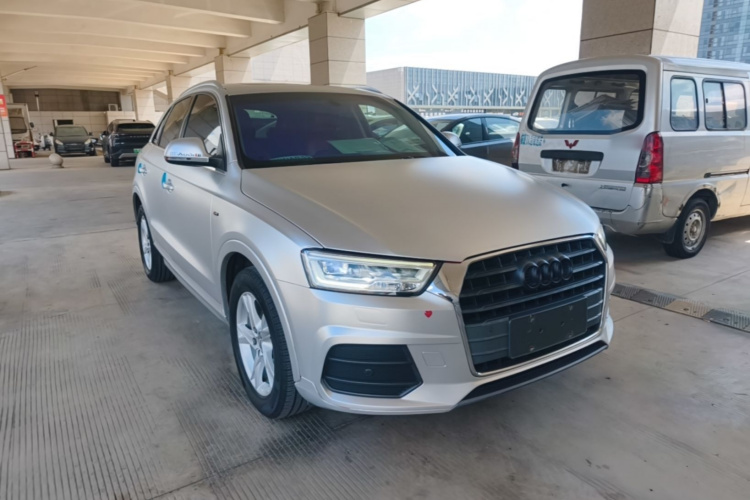 Audi Q3 2018 car image #6
