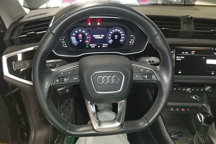 Audi Q3 2020 #11 Audi Q3 2020 car image #11