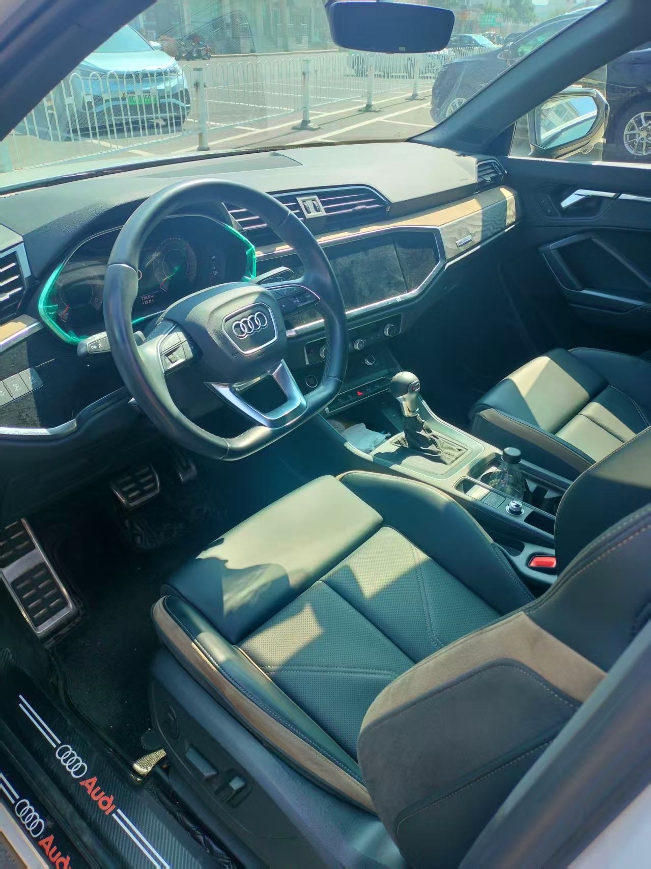 Audi Q3 2023 car image #5