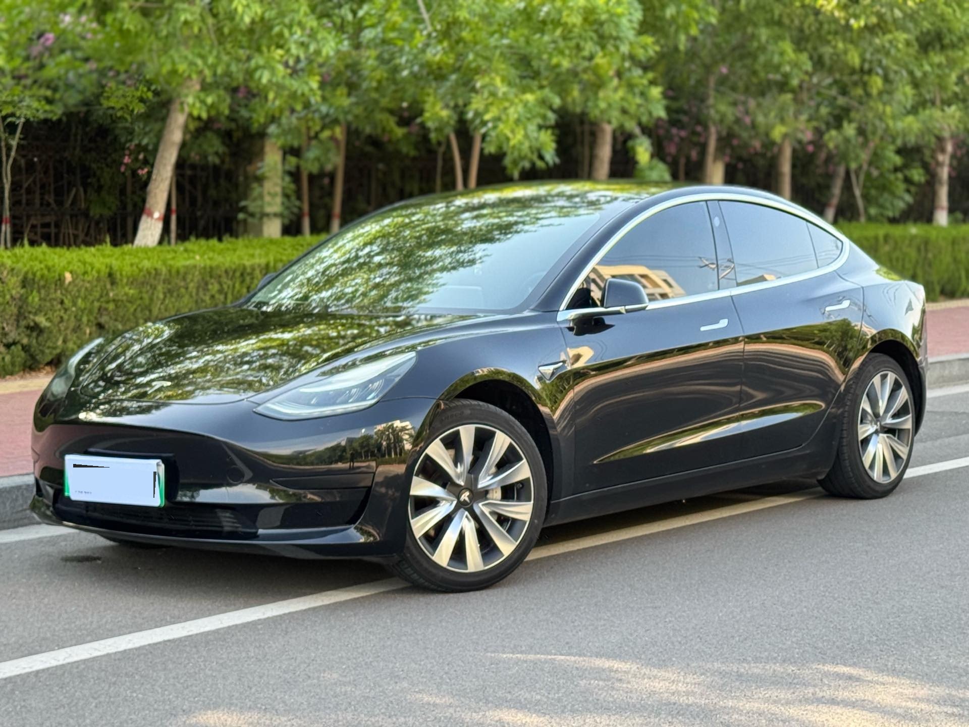 Tesla Model 3 2020 car image 