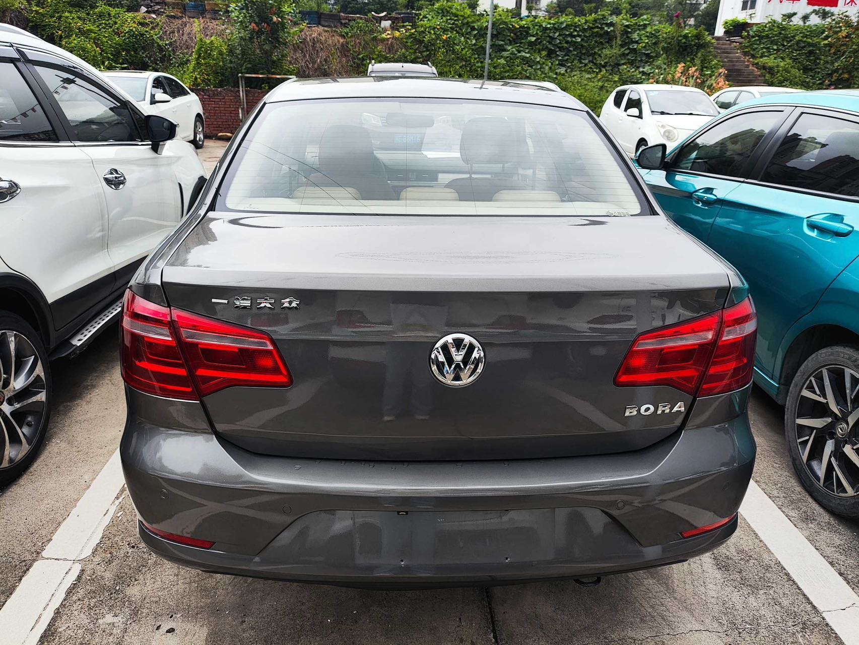 Volkswagen Bora 2015 car image #8