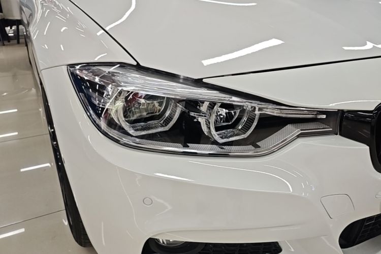 BMW 3 Series 2018 car image #8