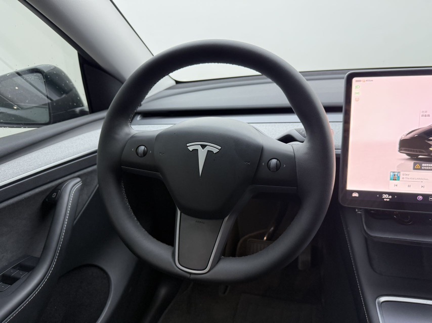 Tesla Model Y 2023 #4 Tesla Model Y 2023 car image #4