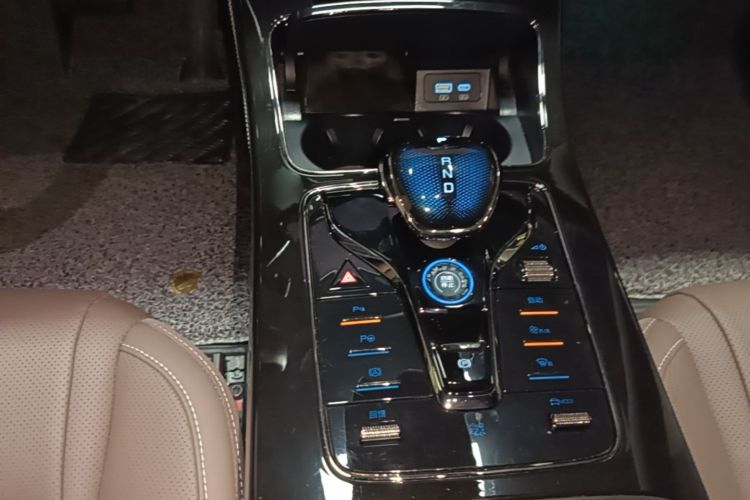 BYD Han 2024 car image #14