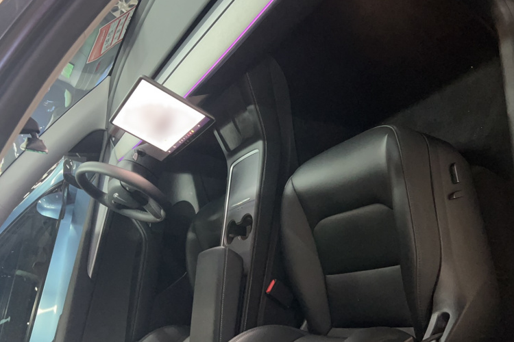 Tesla Model Y 2024 #11 Tesla Model Y 2024 car image #11