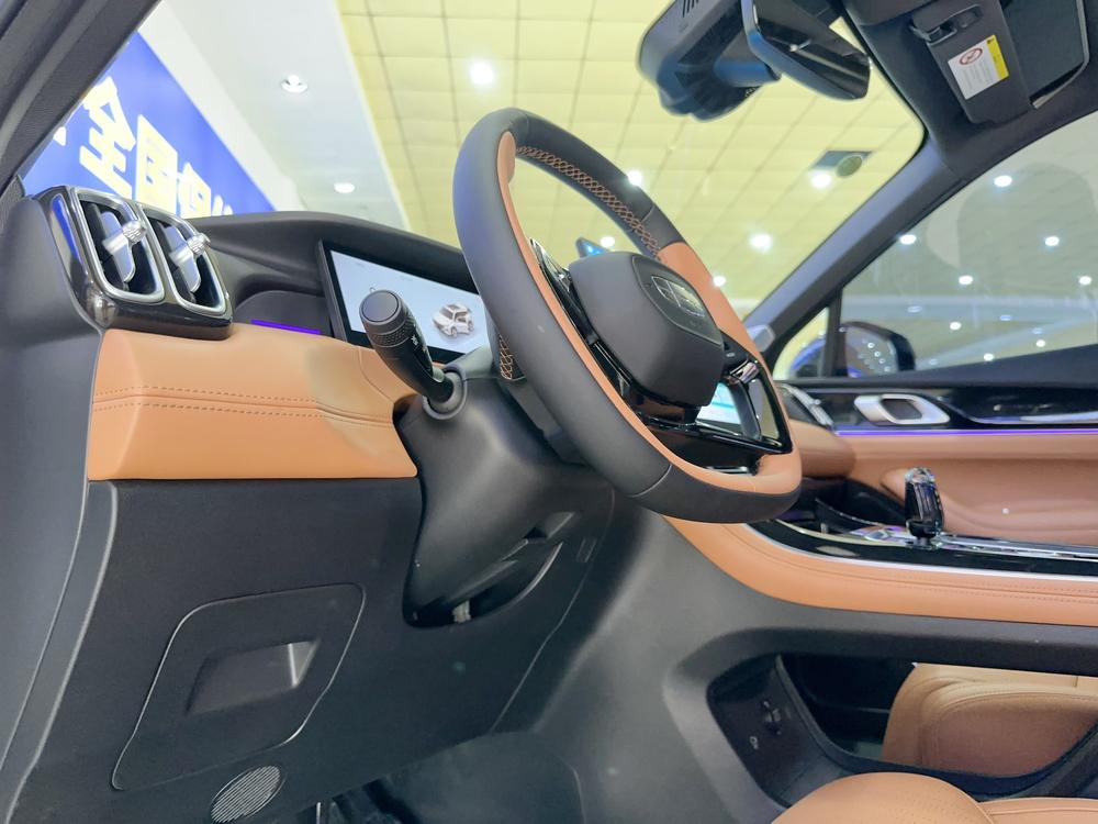 GEELY Boyue L 2025 car image #17