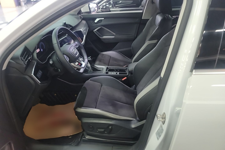 Audi Q3 2021 car image #15