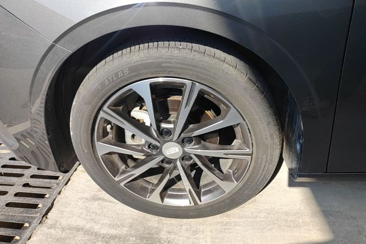 GEELY Emgrand 2024 car image #9