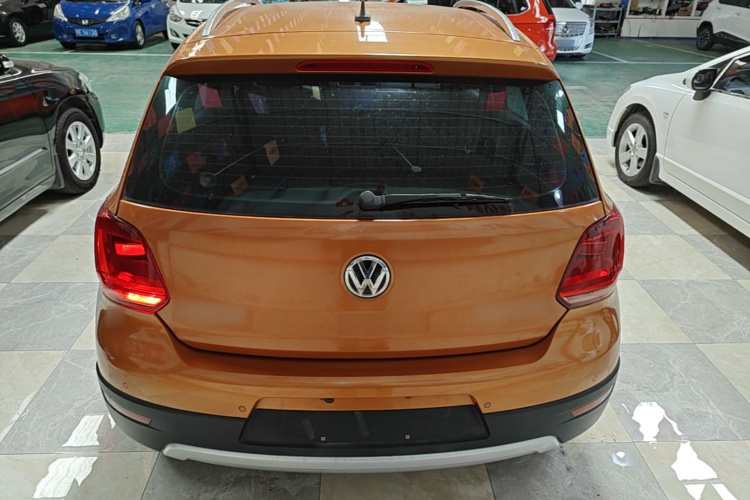 Volkswagen Polo 2015 car image #6