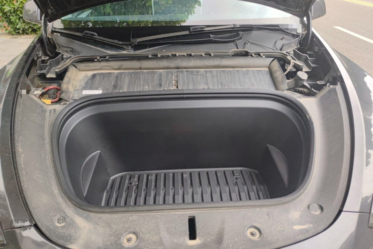 Tesla Model Y 2024 car image #22