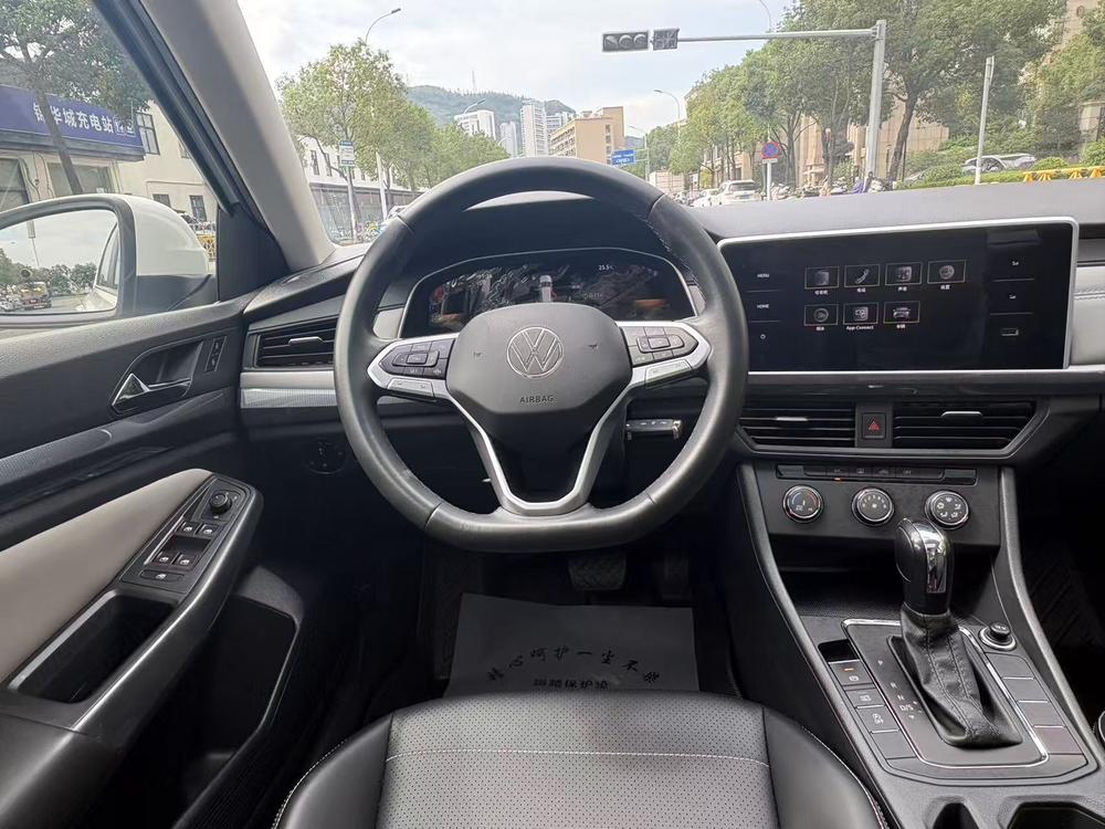 Volkswagen Bora 2023 immagine di auto #12