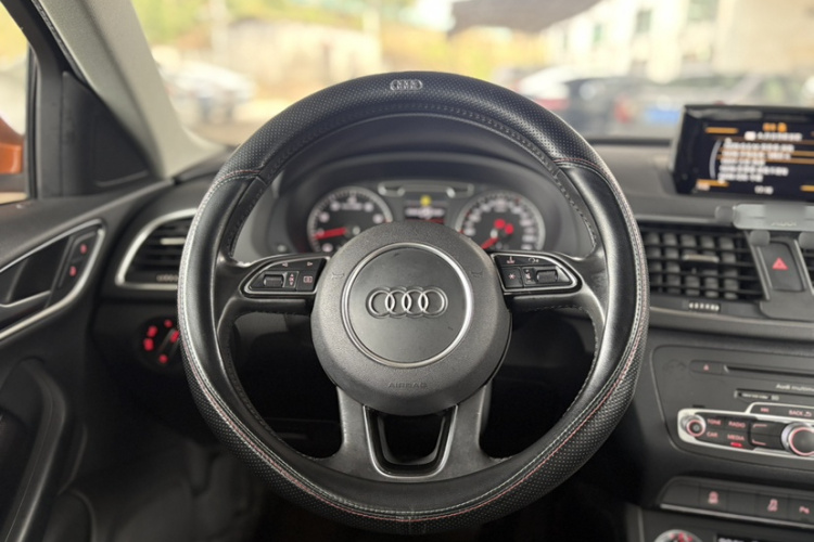 Audi Q3 2016 car image #11