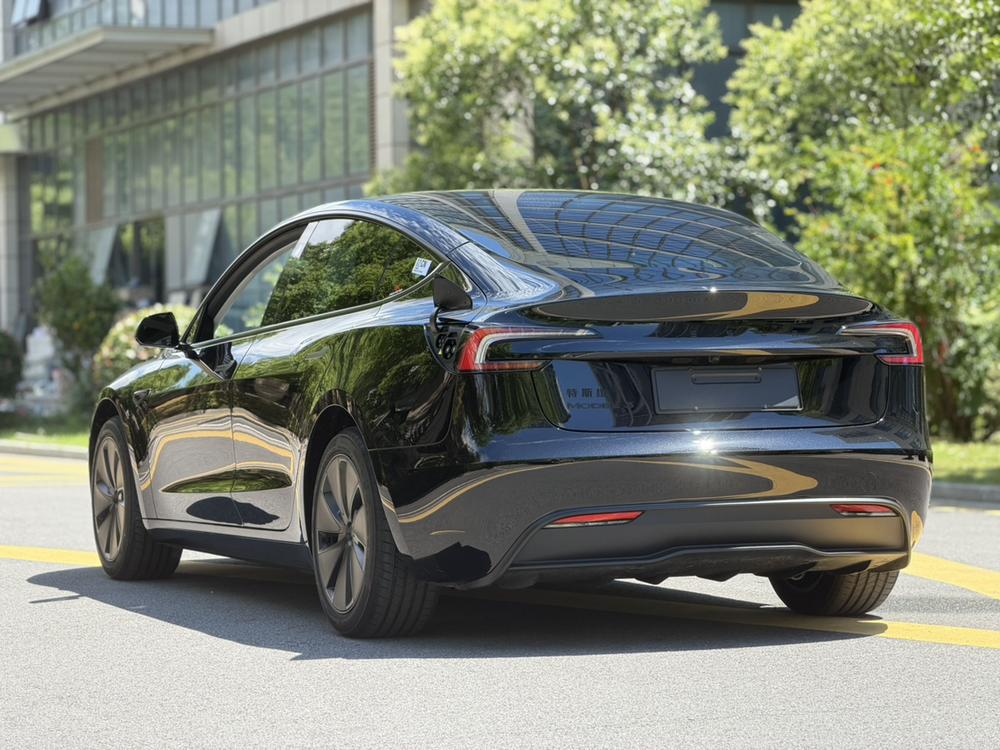 Tesla Model 3 2026 immagine di auto #4