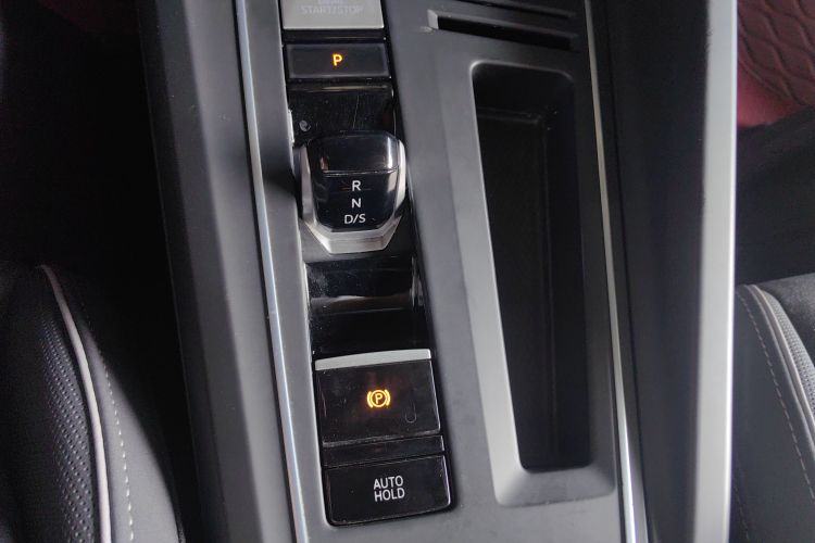 Volkswagen Golf 2022 car image #14