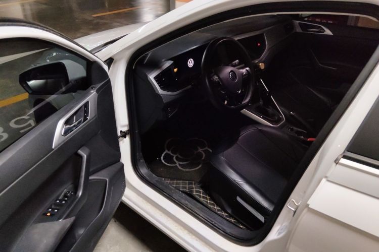 Volkswagen Polo 2023 car image #9