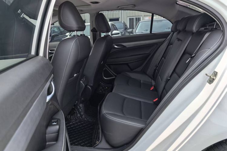 GEELY Emgrand 2021 car image #11