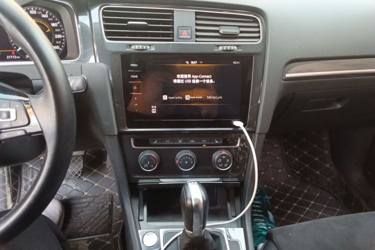 Volkswagen Golf 2020 car image #13