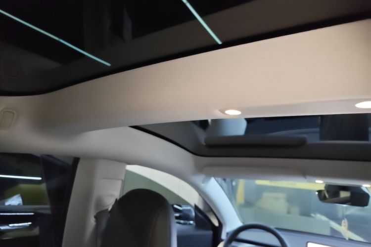 Tesla Model 3 2020 car image #18
