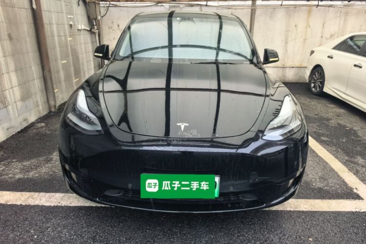 Tesla Model Y 2023 car image #3