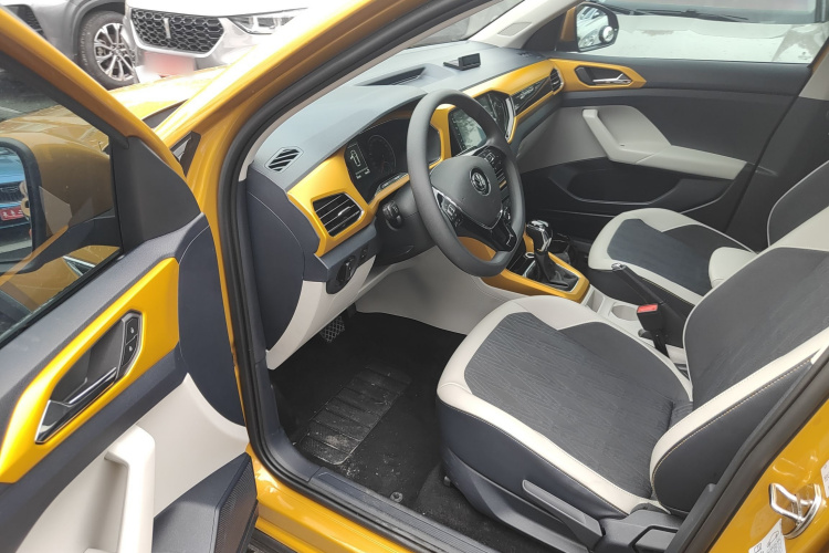 Volkswagen T-Cross 2020 car image #16