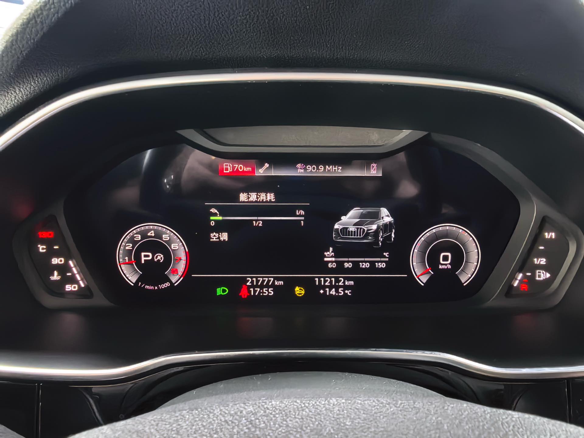 Audi Q3 2023 car image #19