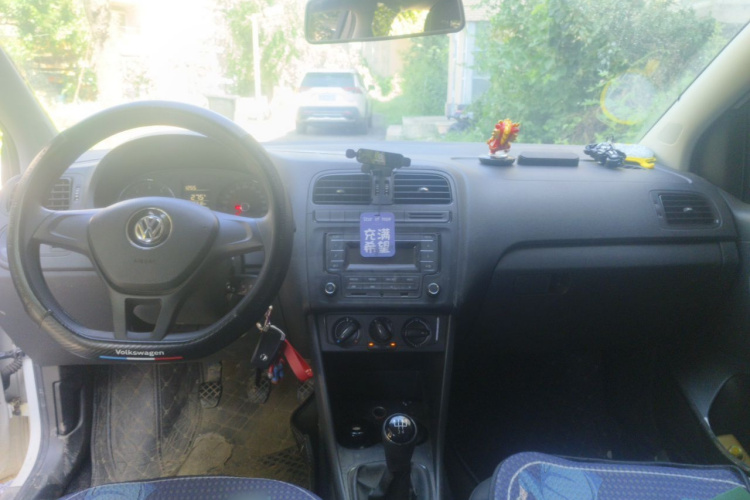 Volkswagen Polo 2015 car image #7