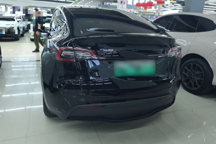 Tesla Model Y 2023 #4 Tesla Model Y 2023 immagine di auto #4