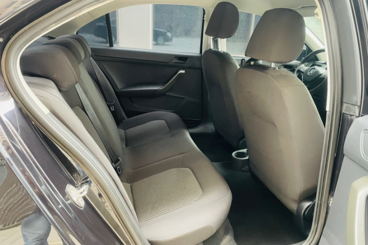 Volkswagen Santana 2017 car image #16