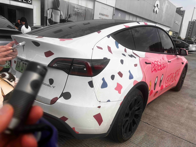 Tesla Model Y 2021 car image #2