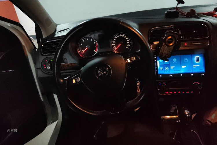 Volkswagen Polo 2017 car image #12